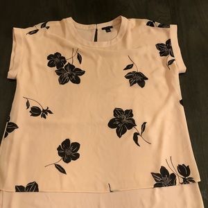 Ann Taylor flowy top size medium